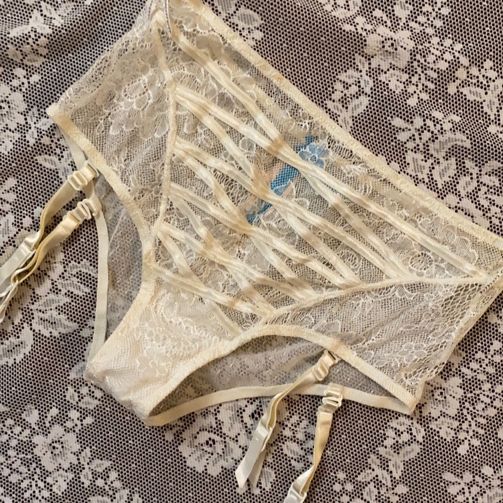 NEW Victoria’s Secret IVORY BRIDAL BRIDE WEDDING SEXY CORSET GARTER PANTY